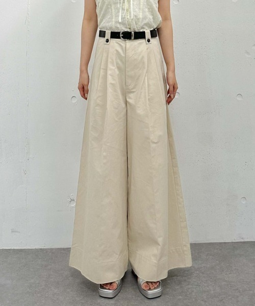 archives（アルシーヴ）の「ベルト付きタックワイドチノパンツ（チノパンツ・レディース・ベージュ/グレイッシュベージュ・MEDIUM）」の21枚目の写真