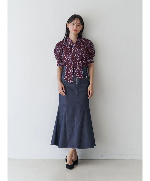 TONAL(トーナル)の「フラワーシアーJQボウタイブラウス(シャツ/ブラウス・レディース・ネイビー/ボルドー・MEDIUM)」の7枚目の写真