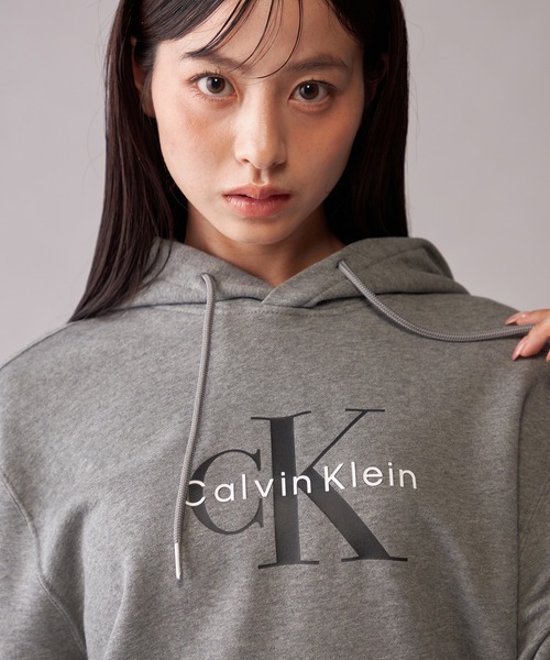 Calvin Klein（カルバン・クライン）の「モノロゴ パーカー（パーカー・メンズ・グレー/ダークグリーン/ブルー/ブラック・M/S/L/XL）」の14枚目の写真