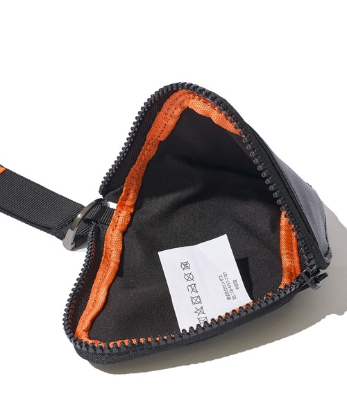 UNIVERSAL OVERALL(ユニバーサルオーバーオール)の「【UNIVERSAL OVERALL】ECO LEATHER PYRAMID / エコレザーピラミッドショルダーバッグ(ショルダーバッグ・レディース・ブラック・FREE)」の9枚目の写真