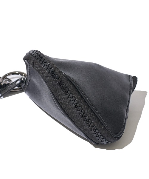 UNIVERSAL OVERALL(ユニバーサルオーバーオール)の「【UNIVERSAL OVERALL】ECO LEATHER PYRAMID / エコレザーピラミッドショルダーバッグ(ショルダーバッグ・レディース・ブラック・FREE)」の10枚目の写真