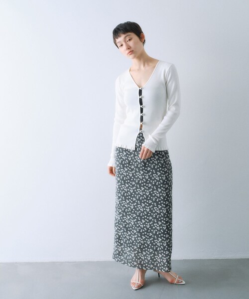 CODE A（コードエー）の「metal buttons knit cardigan（カーディガン/ボレロ・レディース・ホワイト/ブラック/パープル・00）」の6枚目の写真