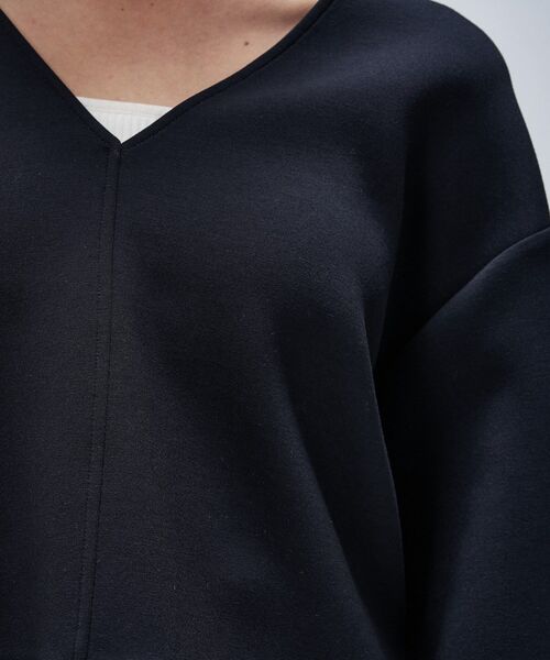 cloenc(クロエンス)の「【セットアップ/マシンウォッシュ】深Vネックダンボールプルオーバー(Tシャツ/カットソー・レディース・オフホワイト/ライトグレー系8/ブラック/チャコール・01/02)」の10枚目の写真