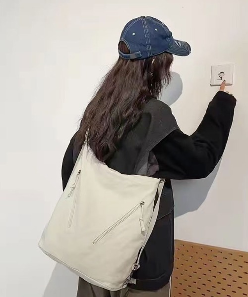 STYLE NUMBER(スタイルナンバー)の「【 STYLE NUMBER / スタイルナンバー 】 3WAY ジップ アクセント ショルダー バッグ(ショルダーバッグ・レディース・ブラウン/ブラック/アイボリー/カーキ・FREE)」の2枚目の写真