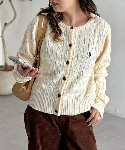U.S. POLO ASSN.（ユーエスポロアッスン）の「ケーブルカーディガン（カーディガン/ボレロ・レディース・ネイビー/ブラウン/グリーン/レッド/アイボリー・FREE）」の2枚目の写真
