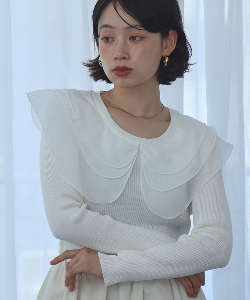Ampirula(アンピルーラ)の「シアーフリルカラー ニット トップス リブニット 長袖 ビッグカラー(ニット/セーター・レディース・ホワイト/ブラック・FREE)」の1枚目の写真