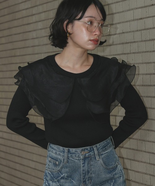 Ampirula(アンピルーラ)の「シアーフリルカラー ニット トップス リブニット 長袖 ビッグカラー(ニット/セーター・レディース・ホワイト/ブラック・FREE)」の2枚目の写真