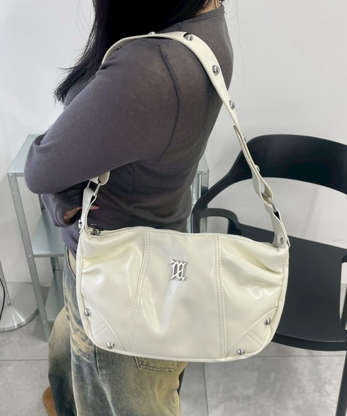 WEGO(ウィゴー)の「WEGO/メタルパーツハーフムーンバッグ(ハンドバッグ・レディース・シルバー/オフホワイト/ワイン/ブラック・FREE)」の2枚目の写真