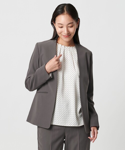 A DAY IN THE LIFE UNITED ARROWS(アデイインザライフユナイテッドアローズ)の「ダブルクロス Vネックジャケット ‐セットアップ対応・ウォッシャブル(Tシャツ/カットソー・レディース・ブラック/その他7/ネイビー/ダークグレー/モカ・40/38/36)」の3枚目の写真