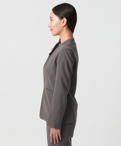 A DAY IN THE LIFE UNITED ARROWS(アデイインザライフユナイテッドアローズ)の「ダブルクロス Vネックジャケット ‐セットアップ対応・ウォッシャブル(Tシャツ/カットソー・レディース・ブラック/その他7/ネイビー/ダークグレー/モカ・40/38/36)」の10枚目の写真