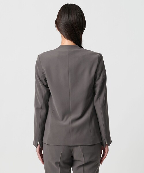 A DAY IN THE LIFE UNITED ARROWS(アデイインザライフユナイテッドアローズ)の「ダブルクロス Vネックジャケット ‐セットアップ対応・ウォッシャブル(Tシャツ/カットソー・レディース・ブラック/その他7/ネイビー/ダークグレー/モカ・40/38/36)」の11枚目の写真