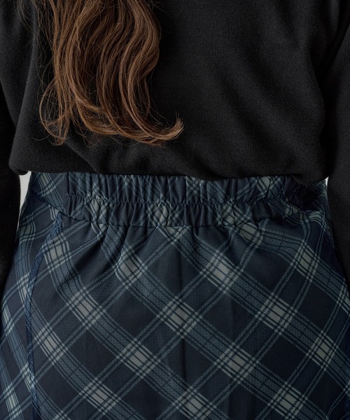 Louiosy（ルオシー）の「【Louiosy】【大きいサイズ】チュールレイヤードマーメイドスカート（スカート・レディース・ダークブラウン/ブルー系その他/ブラック/ベージュ系その他/グリーン系その他/ブラック系その他・X-LARGE/3L/4L）」の10枚目の写真