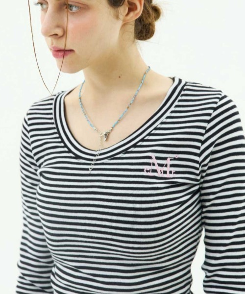 MUCENT（ムセント）の「A'GEM/9 × .kom 『MUCENT/ムーセント』 EMMA V-NECK STRIPE LONG SLEEVE T/Vネックボーダー長袖カットソー（Tシャツ/カットソー・レディース・チャコールグレー/ホワイト×ブラック・FREE）」の4枚目の写真