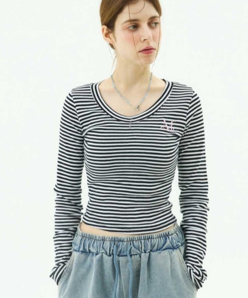 MUCENT（ムセント）の「A'GEM/9 × .kom 『MUCENT/ムーセント』 EMMA V-NECK STRIPE LONG SLEEVE T/Vネックボーダー長袖カットソー（Tシャツ/カットソー・レディース・チャコールグレー/ホワイト×ブラック・FREE）」の5枚目の写真