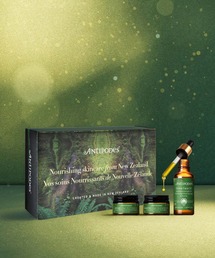 Antipodes（アンティポディース）の「【ホリデーキット】エイジング エッセンシャルズ（スキンケアキット/ギフトセット）」
