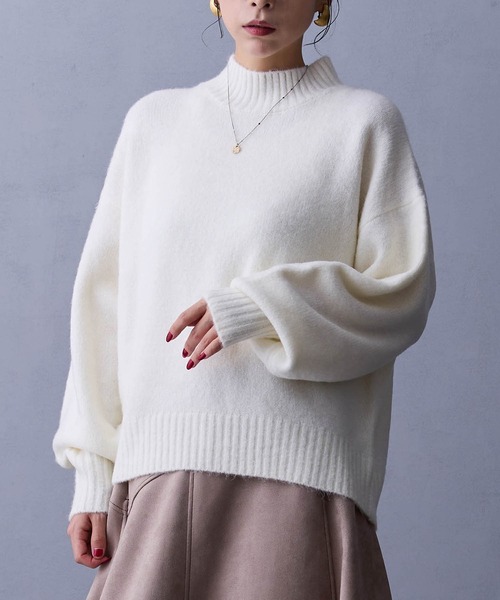 NICOLE white（ニコルホワイト）の「ハイネックニットプルオーバー（ニット/セーター・レディース・グリーン/ブラック/オフホワイト/グレー・FREE）」の2枚目の写真