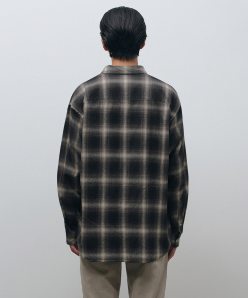 MUSINSA STANDARD（ムシンサスタンダード）の「リラックスドフランネルオンブレチェックシャツ[ブラック/アイボリー]（シャツ/ブラウス・メンズ・その他・SMALL/MEDIUM/LARGE/X-LARGE/XX-LARGE）」の5枚目の写真