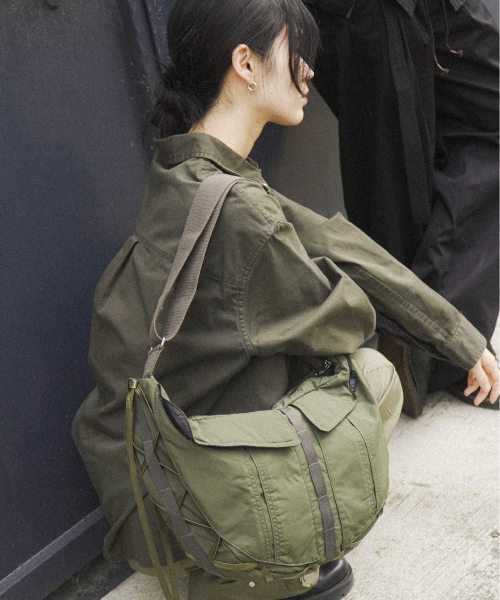 IUGAMAKARAS（イウガマカラス）の「Taped Shoulder Bag (Khaki)（ショルダーバッグ・レディース・その他・FREE）」の5枚目の写真