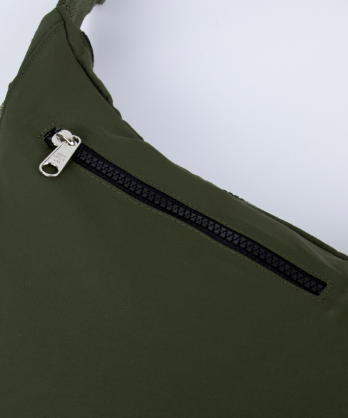 IUGAMAKARAS（イウガマカラス）の「Taped Shoulder Bag (Khaki)（ショルダーバッグ・レディース・その他・FREE）」の11枚目の写真