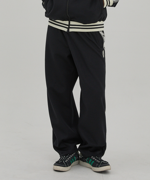 WaiKei（ワイケイ）の「スタートラックパンツブラック（スウェットパンツ・レディース・その他・1/2）」の2枚目の写真