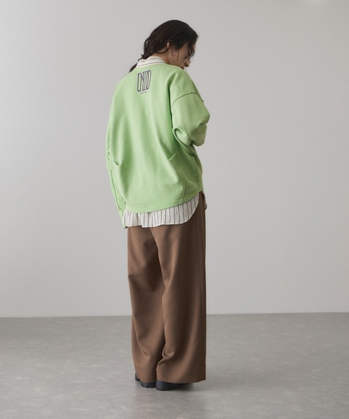 ADAM ET ROPE'(アダムエロペ)の「【サステナブル】ロゴフォルムスウェット(スウェット・レディース・チャコールグレー/ホワイト系その他7/ライトグリーン・FREE)」の8枚目の写真