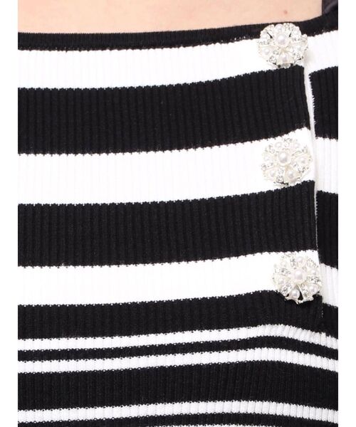 MERCURYDUO（マーキュリーデュオ）の「サイドビジューボタンパフスリーブニット（ニット/セーター・レディース・フレッシュイエロー/その他1/ネイビー・FREE）」の10枚目の写真