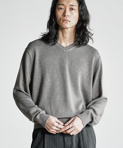 WYM LIDNM(ウィム バイ リドム)の「SILK BLEND V-NECK KNIT(ニット/セーター・メンズ・オフホワイト/アッシュブラウン/レッド/チャコール・S/L/M)」の3枚目の写真