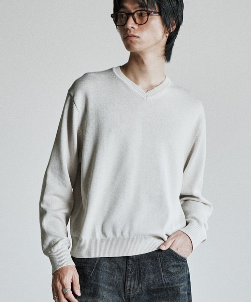 WYM LIDNM(ウィム バイ リドム)の「SILK BLEND V-NECK KNIT(ニット/セーター・メンズ・オフホワイト/アッシュブラウン/レッド/チャコール・S/L/M)」の2枚目の写真