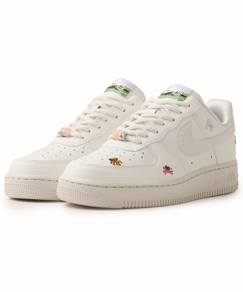 NIKE(ナイキ)の「NIKE WMNS AIR FORCE 1 '07 / ナイキ ウィメンズ エア フォース 1 '07 【SP】(スニーカー・メンズ・ホワイト・23.0cm/23.5cm/24.0cm/24.5cm/25.0cm/29.0cm/25.5cm/26.0cm/26.5cm/27.5cm/27.0cm/28.5cm)」の1枚目の写真