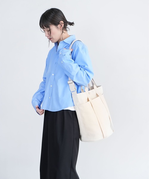 uil [aul]（アウル）の「Alle TOTE & SHOULDER MEDIUM（ショルダーバッグ・レディース・Black/キナリ・FREE）」の3枚目の写真