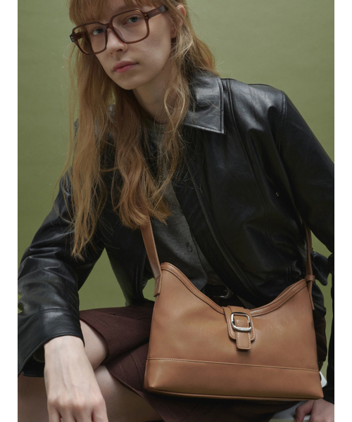 SEMICODE(セミコード)の「veil middle bag - crinkle dark beige(メッセンジャーバッグ・レディース・その他・FREE)」の2枚目の写真