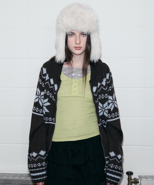 ROLAROLA(ロラロラ)の「TWOWAY SNOW ZIP-UP KNIT BROWN(カーディガン/ボレロ・レディース・ブラウン・FREE)」の2枚目の写真