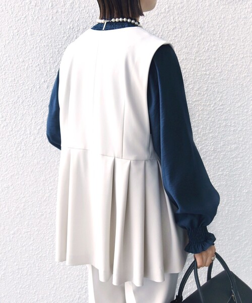 SHIPS（シップス）の「ダブル クロス ジレ オフホワイト（セレモニー対応可）（ベスト・レディース・オフホワイト・ONE SIZE）」の18枚目の写真