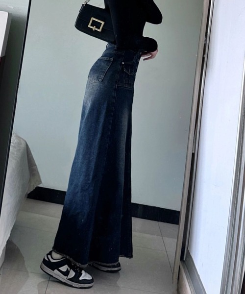 &soiree(アンドソワレ)の「フロントボタンフレアデニムスカート(スカート・レディース・インディゴブルー・SMALL/MEDIUM/LARGE/X-LARGE)」の2枚目の写真