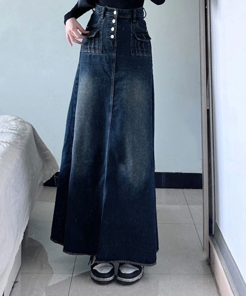 &soiree(アンドソワレ)の「フロントボタンフレアデニムスカート(スカート・レディース・インディゴブルー・SMALL/MEDIUM/LARGE/X-LARGE)」の3枚目の写真