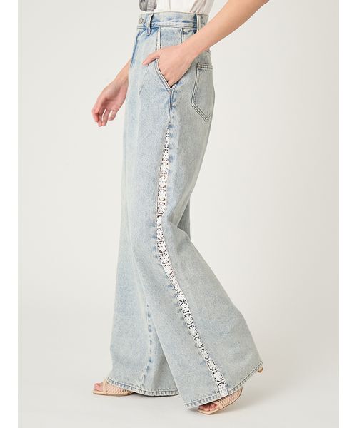 FRAY I.D（フレイアイディー）の「サイドラインワイドデニムパンツ（デニムパンツ・レディース・ブラック/ライトブルー/ブルー・0/1）」の2枚目の写真