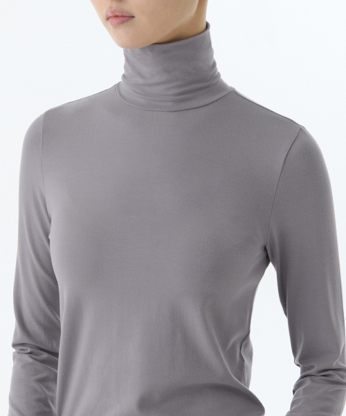 MUSINSA STANDARD WOMAN（ムシンサスタンダードウーマン）の「ウィメンズ テンセルスリムタートルネックTシャツ [パープルグレー]（Tシャツ/カットソー・レディース・その他・MEDIUM/SMALL/X-SMALL/LARGE）」の3枚目の写真