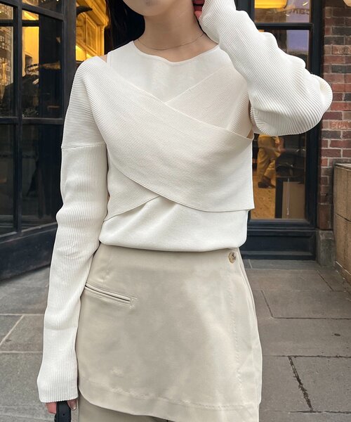 CAPRICIEUX LE'MAGE（カプリシューレマージュ）の「オフショルクロスレイヤードニット（ニット/セーター・レディース・ベージュ/アイボリー/ブラック・FREE）」の7枚目の写真