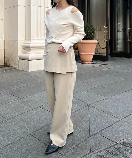 CAPRICIEUX LE'MAGE（カプリシューレマージュ）の「オフショルクロスレイヤードニット（ニット/セーター・レディース・ベージュ/アイボリー/ブラック・FREE）」の8枚目の写真