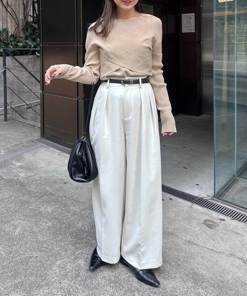 CAPRICIEUX LE'MAGE（カプリシューレマージュ）の「オフショルクロスレイヤードニット（ニット/セーター・レディース・ベージュ/アイボリー/ブラック・FREE）」の20枚目の写真