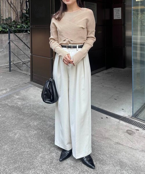 CAPRICIEUX LE'MAGE（カプリシューレマージュ）の「オフショルクロスレイヤードニット（ニット/セーター・レディース・ベージュ/アイボリー/ブラック・FREE）」の21枚目の写真