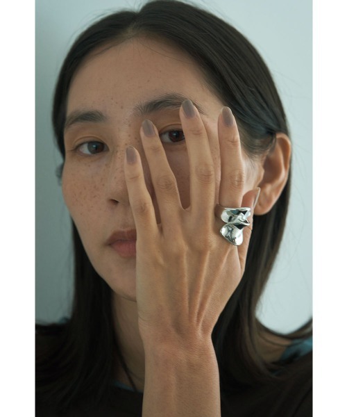marjour（マージュール）の「NUANCE CURVE RING（リング・レディース・シルバー/ゴールド・FREE）」の5枚目の写真