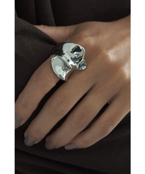marjour（マージュール）の「NUANCE CURVE RING（リング・レディース・シルバー/ゴールド・FREE）」の7枚目の写真