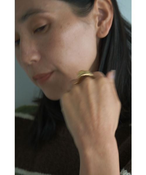 marjour（マージュール）の「NUANCE CURVE RING（リング・レディース・シルバー/ゴールド・FREE）」の10枚目の写真