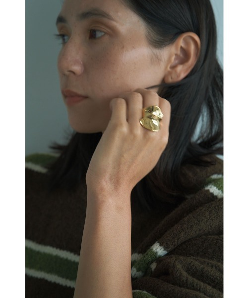 marjour（マージュール）の「NUANCE CURVE RING（リング・レディース・シルバー/ゴールド・FREE）」の12枚目の写真