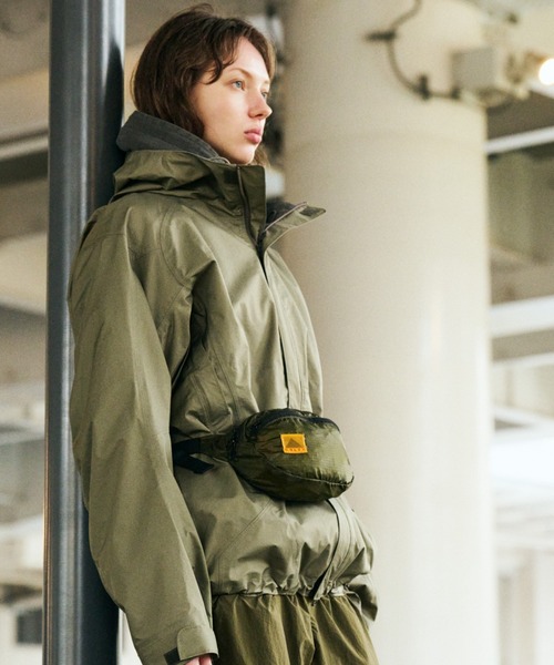 KELTY（ケルティ）の「KELTY ケルティ AIRY OVAL FANNY フェス 超軽量 ボディバッグ（ボディバッグ/ウエストポーチ・レディース・オリーブ/イエロー/ベージュ・ONE SIZE）」の6枚目の写真