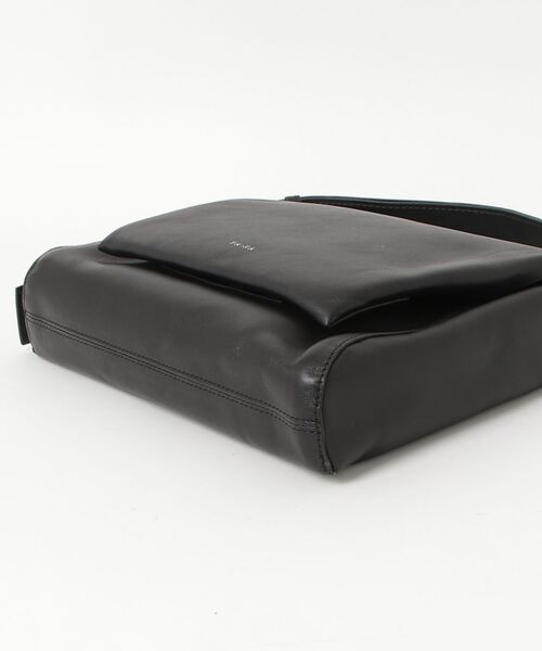 YArKA（ヤーカ）の「【YArKA/ヤーカ】real leather fluffy flap shoulder bag [tdht6] / リアルレザーふんわりフラップショルダー（ハンドバッグ・レディース・ブラック・FREE）」の20枚目の写真