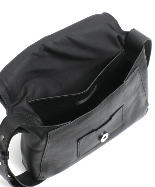 YArKA（ヤーカ）の「【YArKA/ヤーカ】real leather fluffy flap shoulder bag [tdht6] / リアルレザーふんわりフラップショルダー（ハンドバッグ・レディース・ブラック・FREE）」の13枚目の写真
