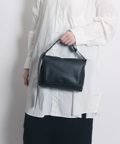 YArKA（ヤーカ）の「【YArKA/ヤーカ】real leather fluffy flap shoulder bag [tdht6] / リアルレザーふんわりフラップショルダー（ハンドバッグ・レディース・ブラック・FREE）」の3枚目の写真