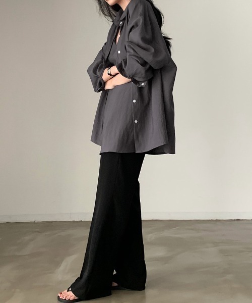 yuue' ( wear )（ユーイ）の「【2点セット】オーバーサイズシャツ＋チュニックキャミソールSET（シャツ/ブラウス・レディース・ホワイト/チャコールグレー・FREE）」の9枚目の写真